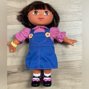 VTG Fisher-Price 2004 Talking Dora the Explorer Doll with flower bibs dress
